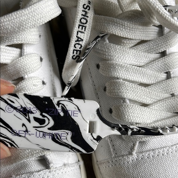 Off-White Wmns Sneaker - Picture 9 of 9